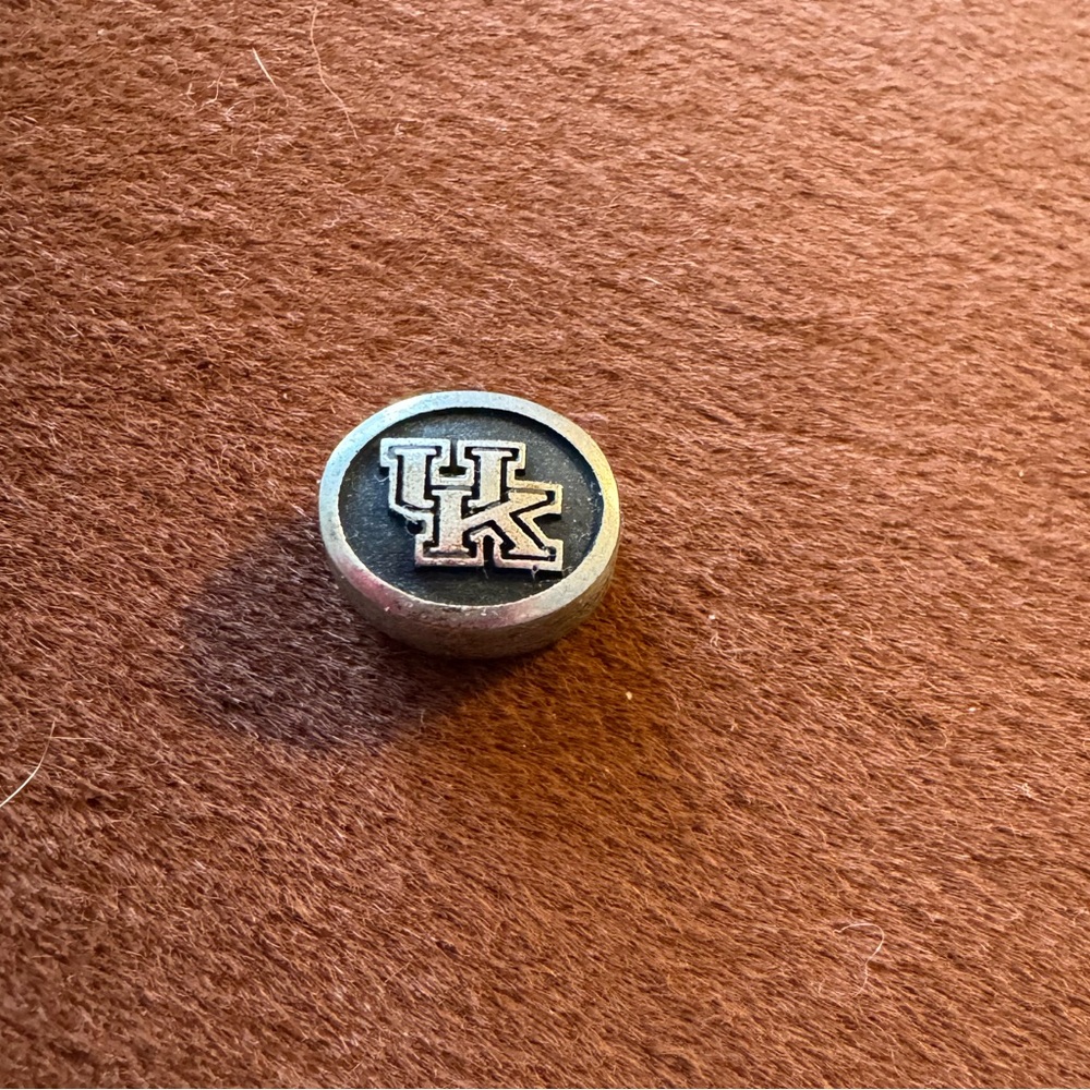 💙 Kentucky Wildcats “UK” Silver and Blue Charm - Picture 2 of 4